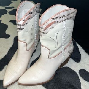 Dolce vita Loral Booties